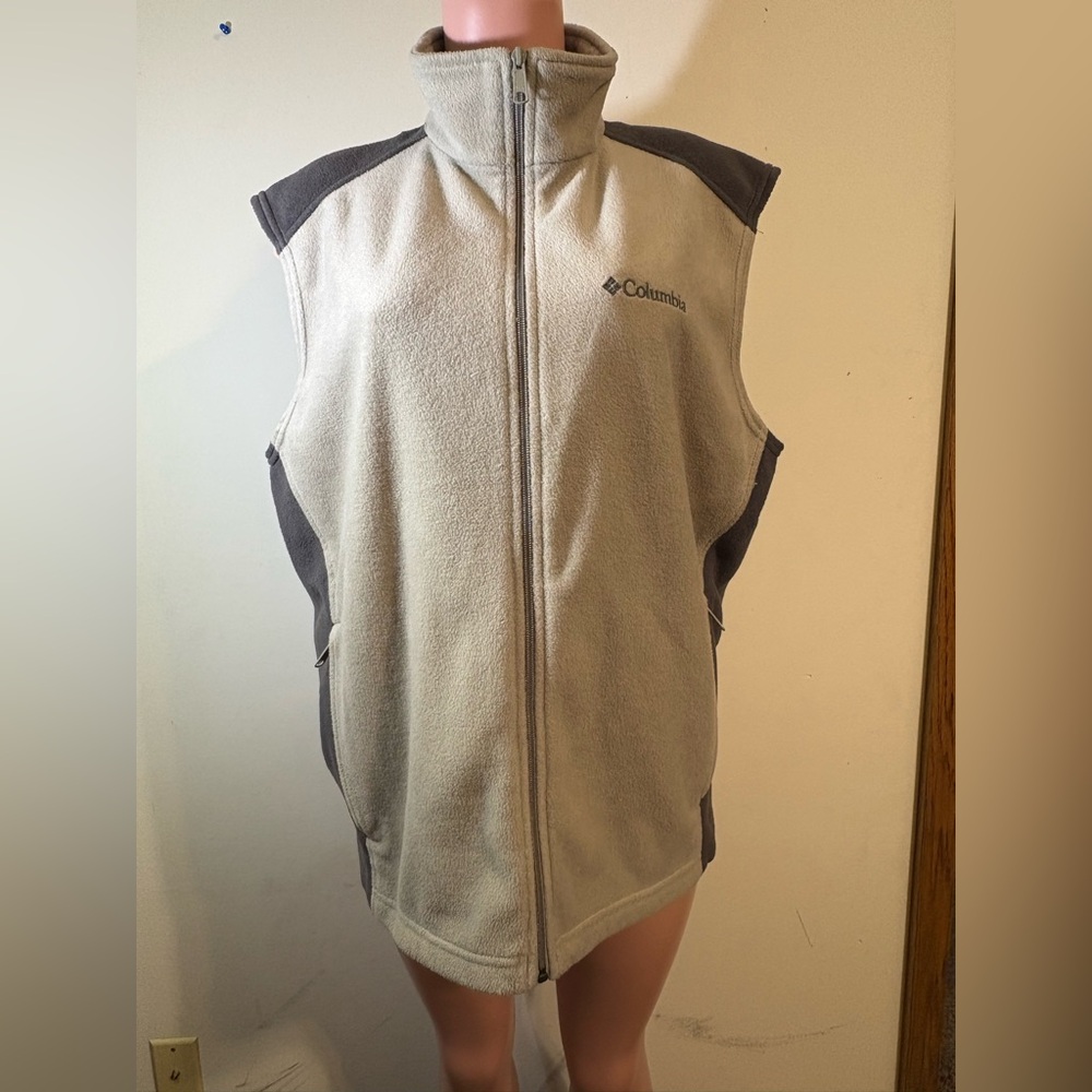Columbia Mens Large Tan Gray Fleece Vest layering Outdoor Adventures
